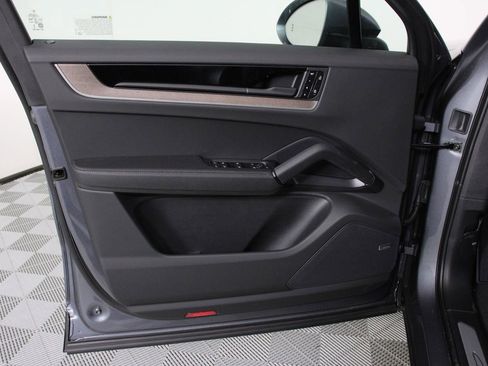 New 2026 Porsche Cayenne image 20