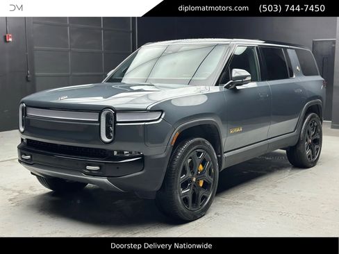 Used 2023 Rivian R1S Adventure image 1