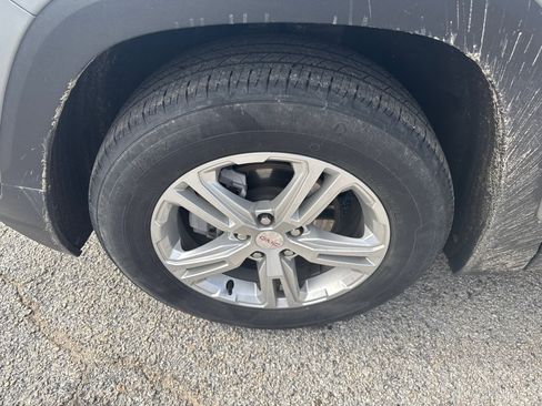 Used 2024 GMC Terrain SLE image 11