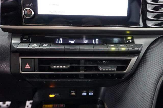 Used 2025 Toyota Camry SE FWD image 17