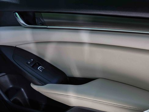 Used 2019 Honda Accord LX image 15