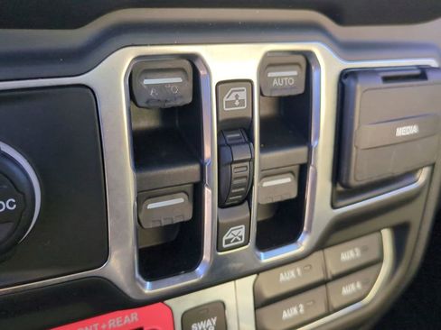 Used 2018 Jeep Wrangler Unlimited Rubicon image 26