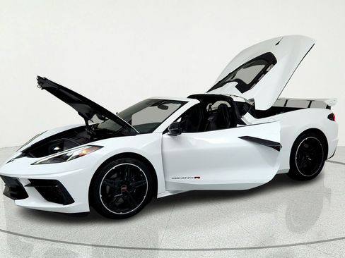 Used 2024 Chevrolet Corvette Stingray Preferred Cpe RWD image 9