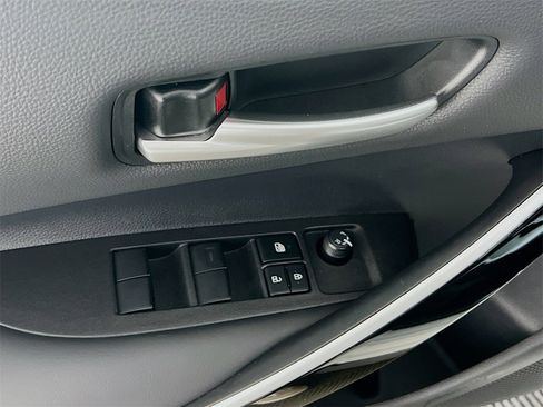 Certified 2025 Toyota Corolla XSE image 18