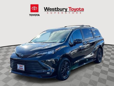 Certified 2024 Toyota Sienna XLE Woodland Edition AWD/4WD image 5