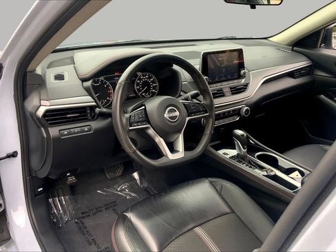 Used 2024 Nissan Altima 2.5 SR FWD image 18