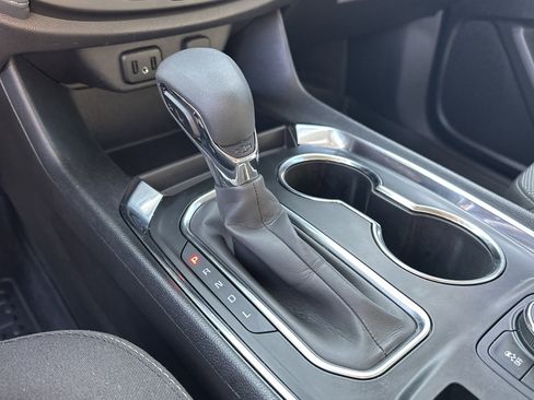 Used 2021 Chevrolet Traverse LT image 32