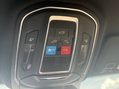 Used 2025 Jeep Grand Cherokee L Limited image 34