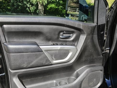 Used 2017 Nissan Titan SV image 28