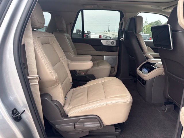 Used 2023 Lincoln Navigator L Reserve AWD/4WD image 19