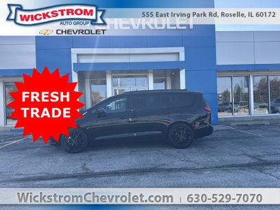 Used 2026 Chrysler Pacifica Select w/ S Appearance Package