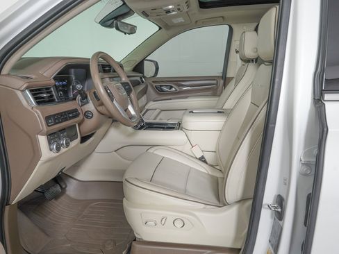 Used 2021 GMC Yukon Denali w/ Denali Premium Package image 15