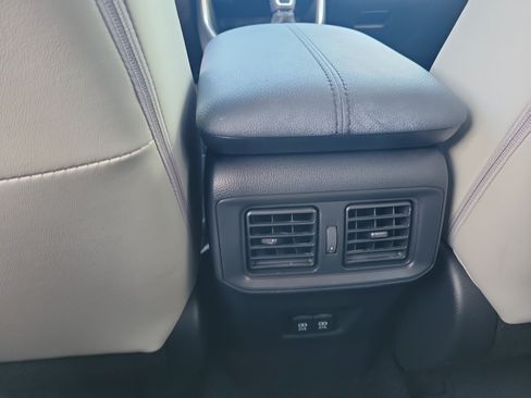Used 2019 Toyota RAV4 XLE Premium FWD image 15