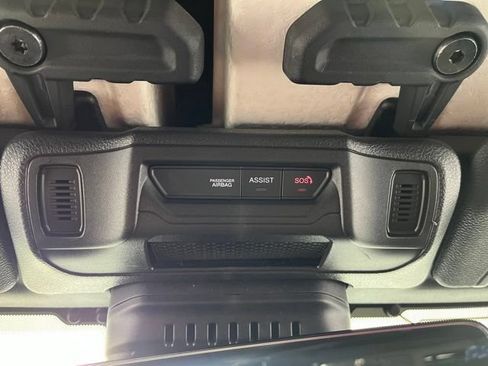 Used 2024 Jeep Gladiator Mojave AWD/4WD image 38