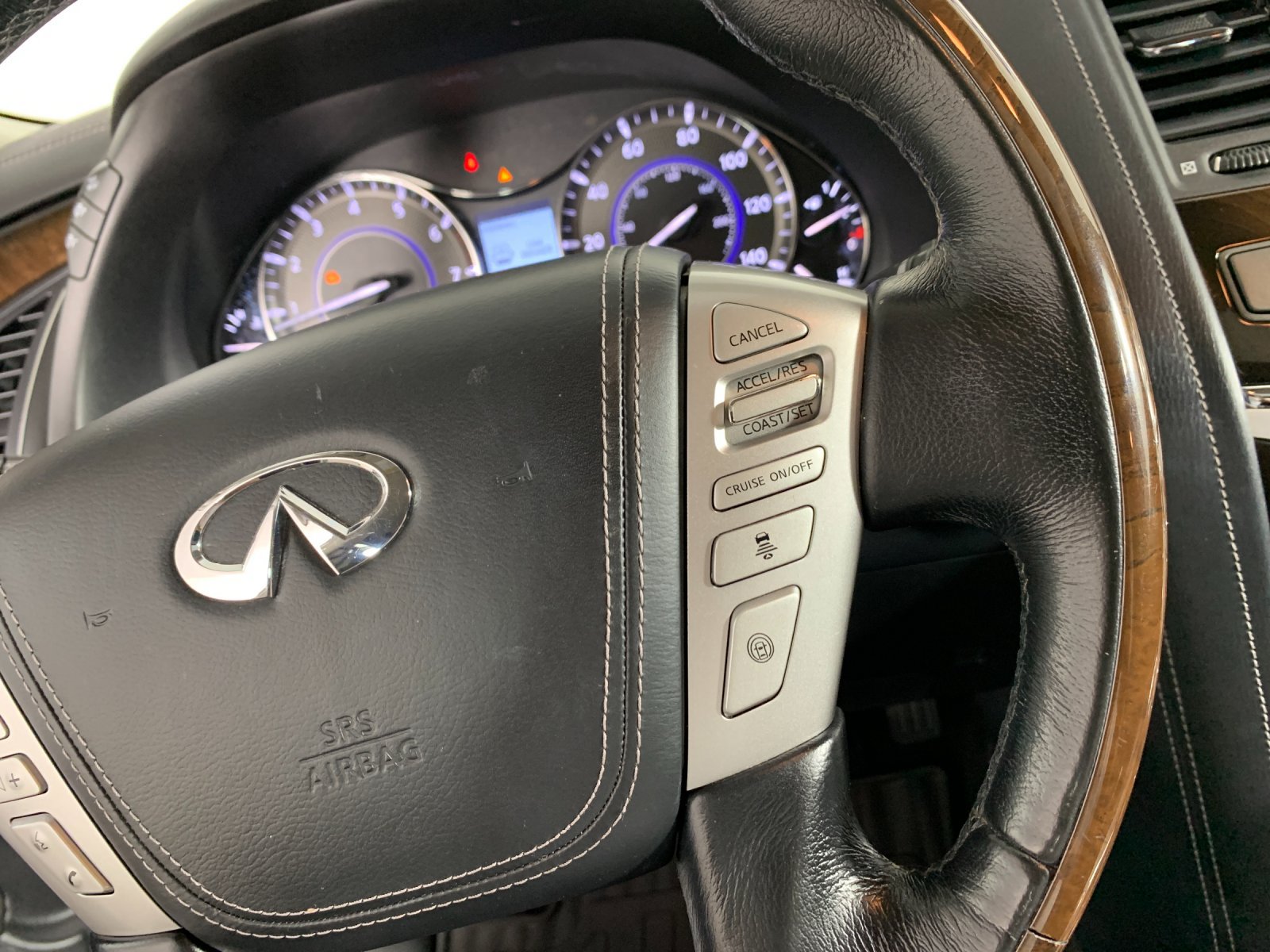 Used 2018 INFINITI QX80 4WD w/ Deluxe Technology Package image 19