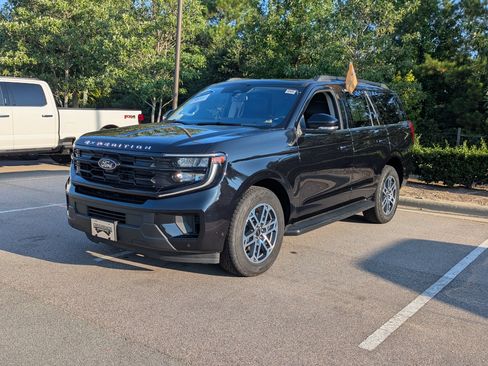 Certified 2025 Ford Expedition Active AWD/4WD image 8