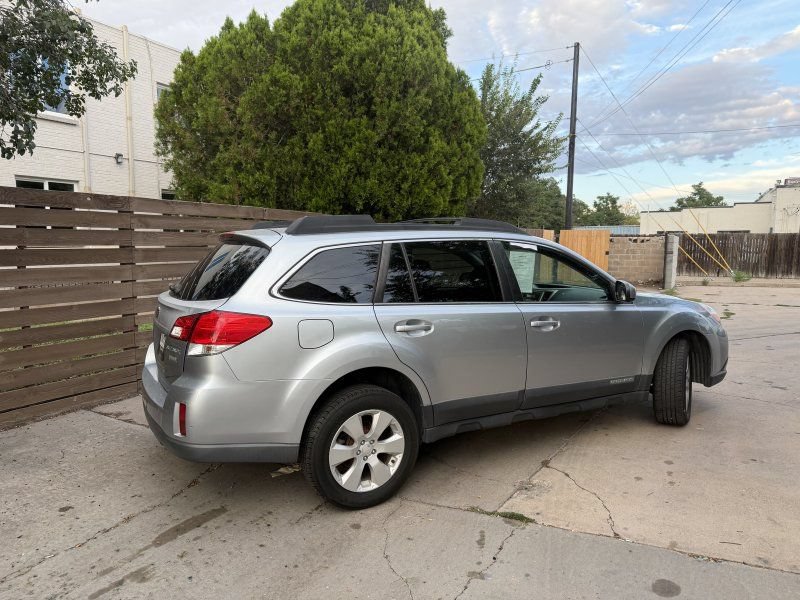 Used 2012 Subaru Outback 2.5i Premium w/ All-Weather Pkg AWD/4WD image 4