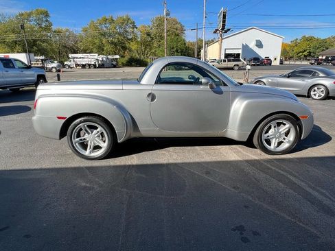 Used 2004 Chevrolet SSR w/ Preferred Equipment Group image 11