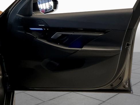 Certified 2025 BMW 530i RWD image 21