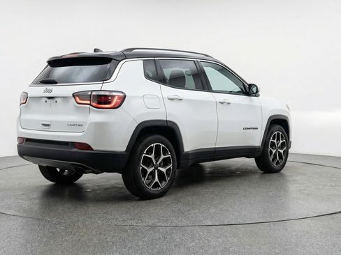 Used 2025 Jeep Compass Limited AWD/4WD image 9