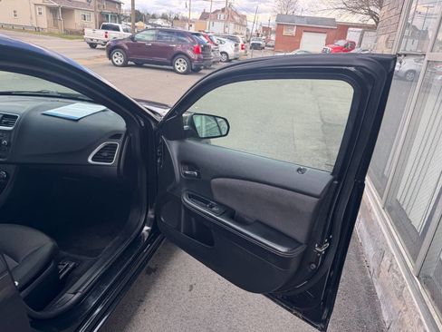 Used 2014 Dodge Avenger SE w/ Blacktop Package image 17