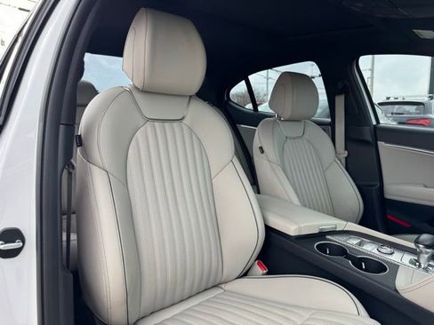 Used 2023 Genesis G70 2.0T w/ Sport Prestige Package image 27