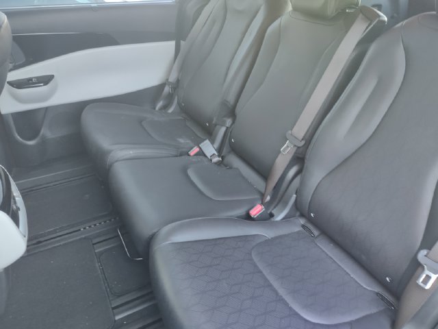 Certified 2024 Kia Carnival EX FWD image 15