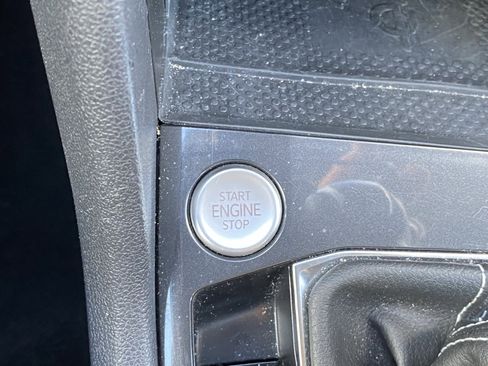 Certified 2023 Volkswagen Tiguan SE FWD image 14