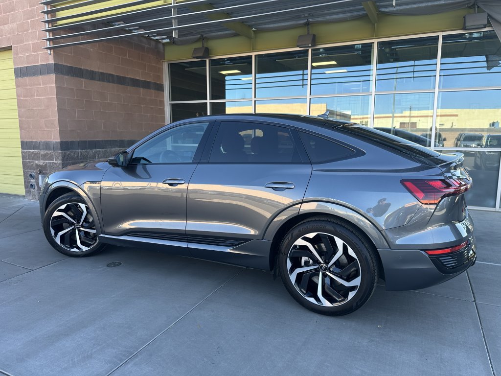 Used 2024 Audi Q8 e-tron Premium Plus w/ Premium Plus Package AWD/4WD image 4