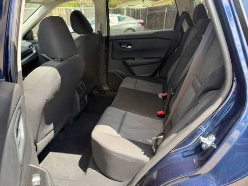 Used 2025 Nissan Rogue SV image 28