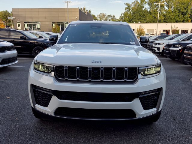 New 2027 Jeep Grand Cherokee Limited AWD/4WD image 2