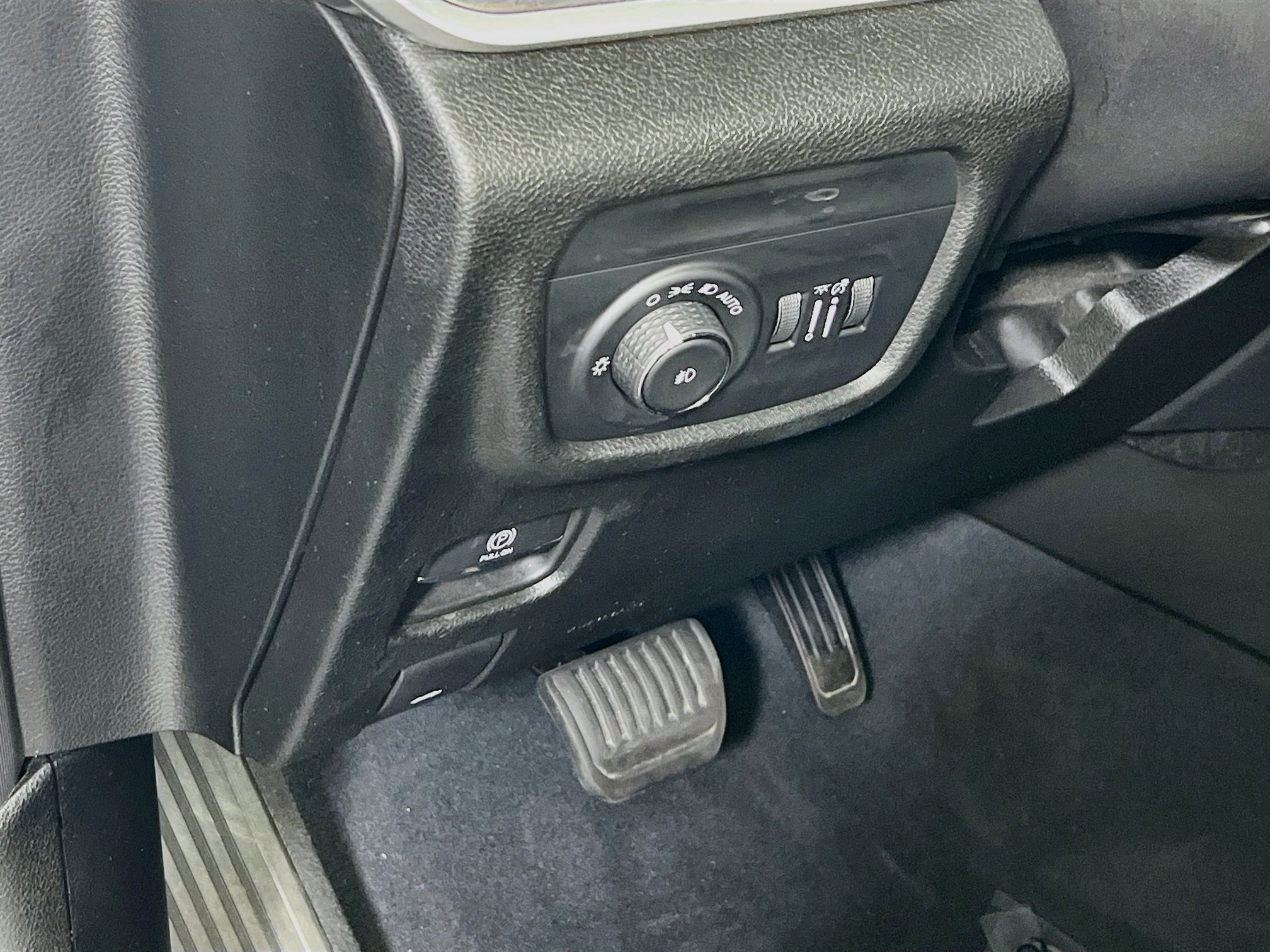 Used 2023 Jeep Grand Cherokee Limited AWD/4WD image 10