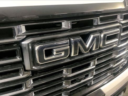 Used 2025 GMC Yukon Denali Ultimate w/ LPO, Floor Liner Package AWD/4WD image 30