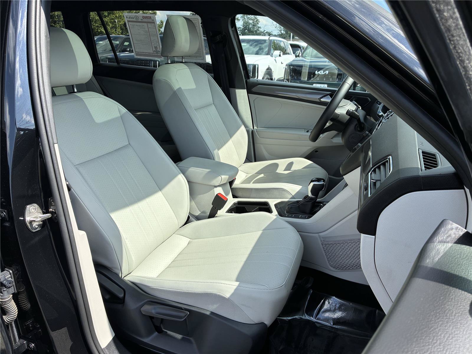 Used 2023 Volkswagen Tiguan SE R-Line FWD image 10