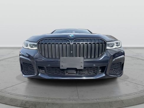 Used 2022 BMW 750i xDrive w/ Executive Package image 2