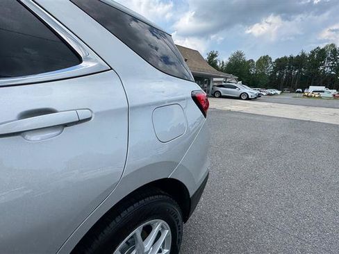 Used 2022 Chevrolet Equinox LT w/ Driver Convenience Package FWD image 16