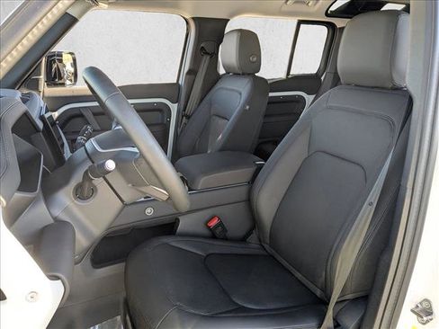 Used 2025 Land Rover Defender 110 S image 17