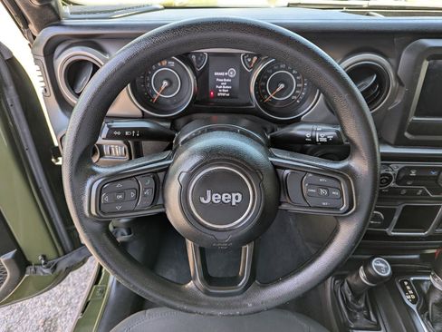Used 2022 Jeep Gladiator Sport AWD/4WD image 15