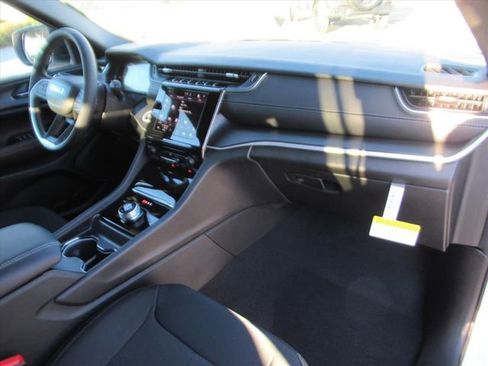 New 2025 Jeep Grand Cherokee Laredo image 10