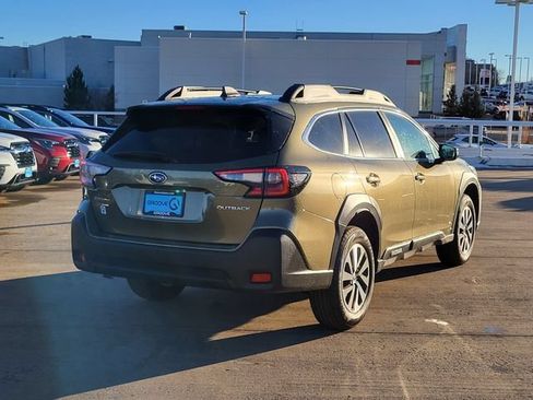 Used 2025 Subaru Outback Premium AWD/4WD image 4