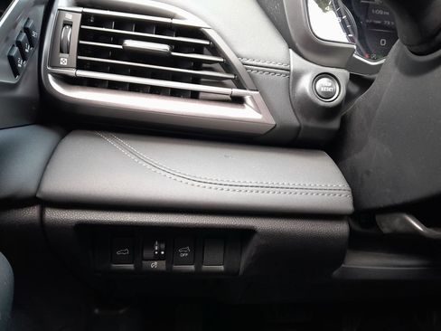 Used 2022 Subaru Outback Limited AWD/4WD image 16