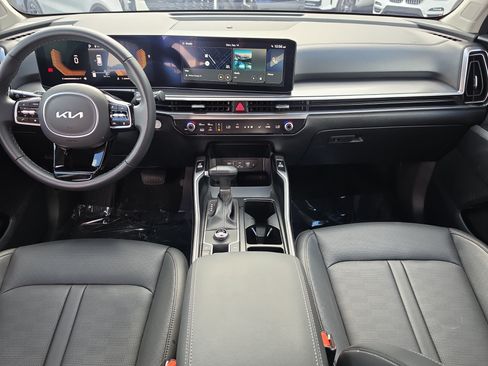 Certified 2025 Kia Sorento S FWD image 12