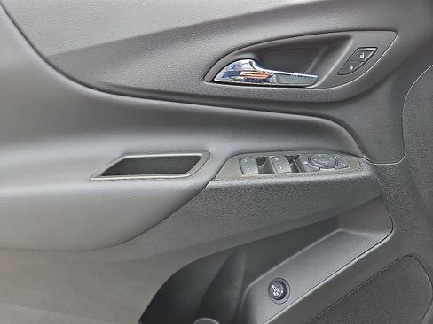 Used 2023 Chevrolet Equinox LT AWD/4WD image 12