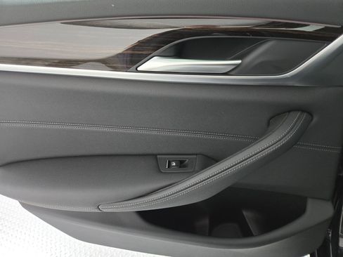 Used 2023 BMW 530i w/ Convenience Package image 21