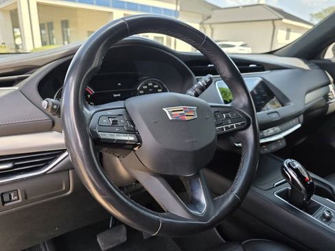 Used 2023 Cadillac XT4 Premium Luxury image 10
