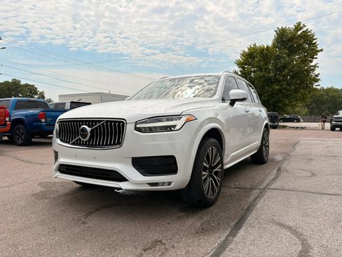 Used 2020 Volvo XC90 T5 Momentum w/ Protection Package Premier AWD/4WD image 4