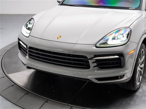 Used 2023 Porsche Cayenne Platinum Edition image 11