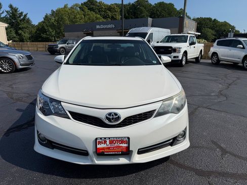 Used 2012 Toyota Camry SE FWD image 3