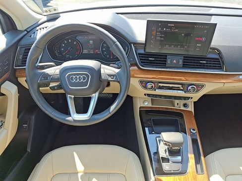 Used 2023 Audi Q5 2.0T Premium w/ Convenience Package AWD/4WD image 12