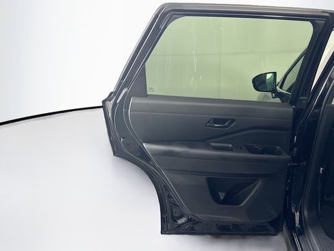 Used 2025 Nissan Pathfinder SV image 26